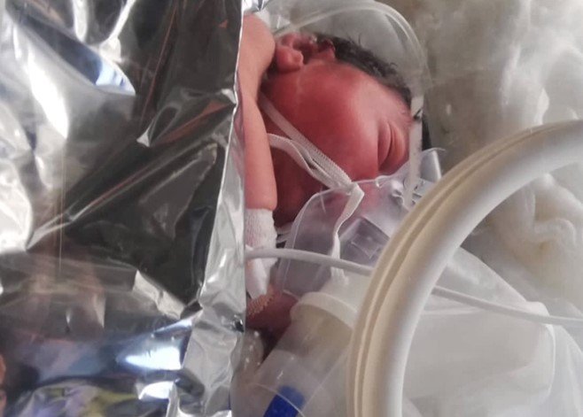 Hayati tehlikesi bulunan bebeğe polis helikopteriyle sevk