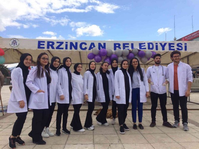 Hemşire adayları vatandaşları “inme” konusunda bilgilendirdi