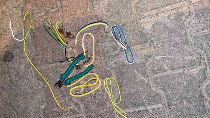 Hırsız suçüstü yakalandı: O anlar kamerada