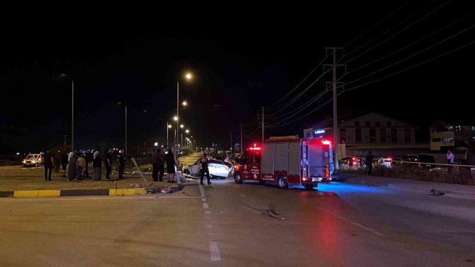 İki otomobil çarpıştı: 4 yaralı