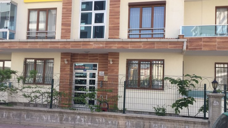 Konya'da eşinin kendisini aldattığını öne süren kadın, kocasına bıçakla saldırdı!