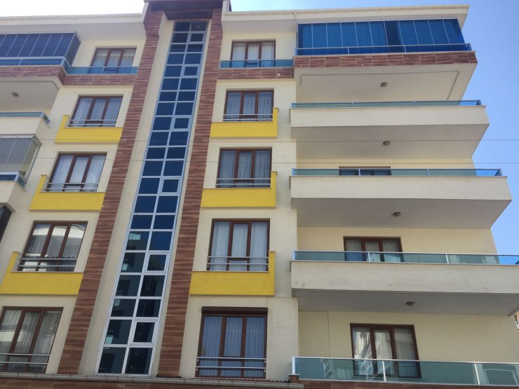 Konya'da eşinin kendisini aldattığını öne süren kadın, kocasına bıçakla saldırdı!