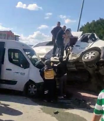 Konya'da 14 kişinin yaralandığı okul servislerinin kazasına soruşturma