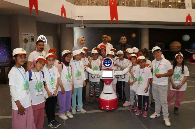 Öğrenciler bilimle tanışıyor