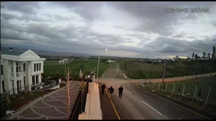 Otomobil ve ziynet eşyası çalan 4 şüpheli tutuklandı