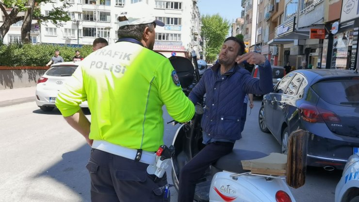 Plakasız motosikletin kasksız sürücüsüne 3 bin 287 TL ceza