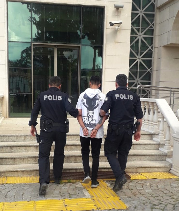 Sahte kimlikle yakalandı, parmak izinden hırsızlıktan arandığı belirlendi