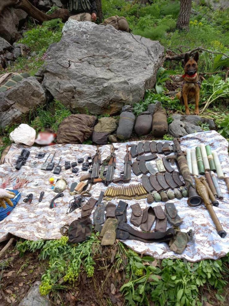 Siirt'te ele geçirilen silah ve mühimmatlar imha edildi