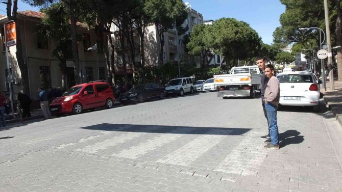 Silinen yaya çizgileri vatandaşları tedirgin etti