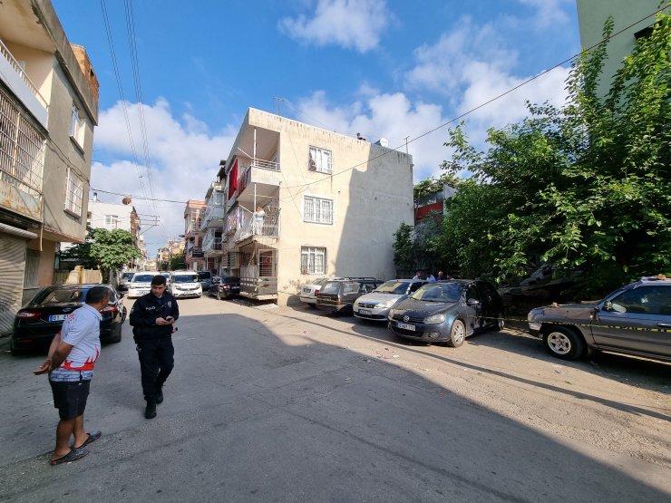 Sokak ortasında tabancayla vurularak öldürüldü