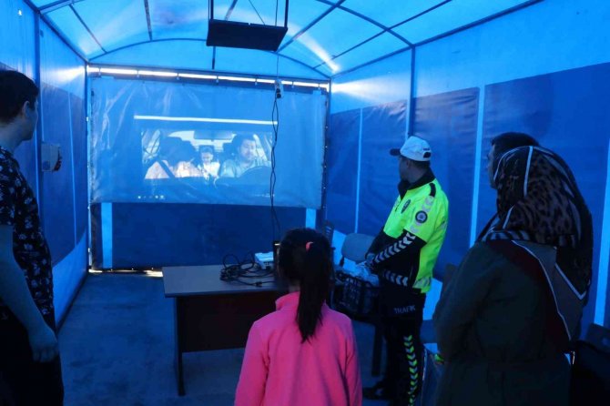 Trafik kurallarına uyulması için bilgilendirme yapıldı