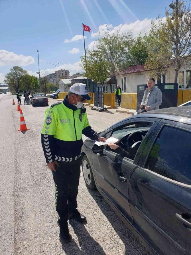 Trafik kurallarına uyulması için bilgilendirme yapıldı