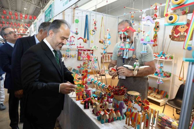 Türk dünyasının geleneksel sanatları vitrine çıktı