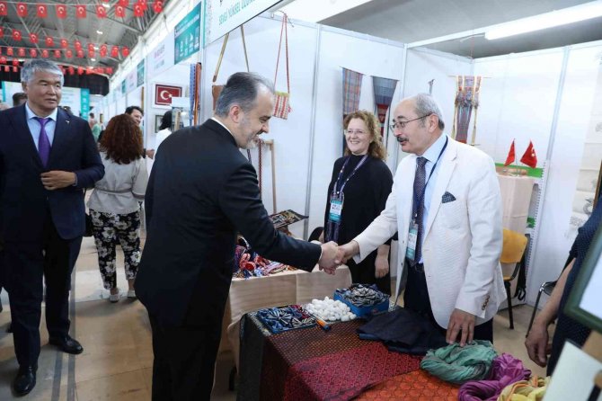 Türk dünyasının geleneksel sanatları vitrine çıktı