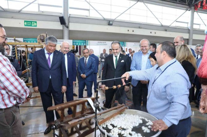 Türk dünyasının geleneksel sanatları vitrine çıktı