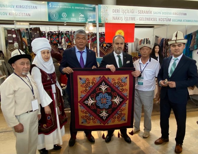 Türk dünyasının geleneksel sanatları vitrine çıktı