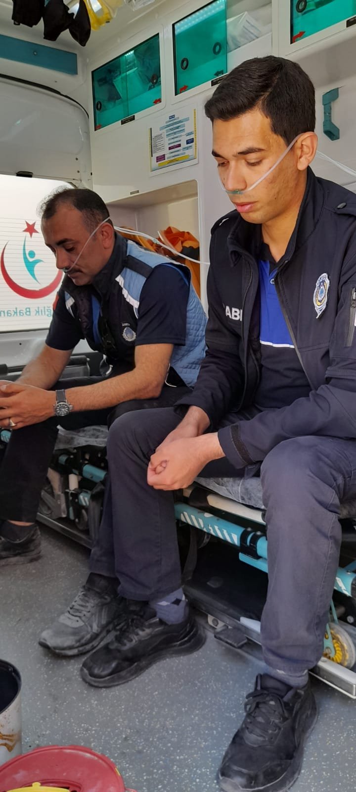 Yangında mahsur kalan 7’si çocuk 10 kişiyi, ekipler kurtardı