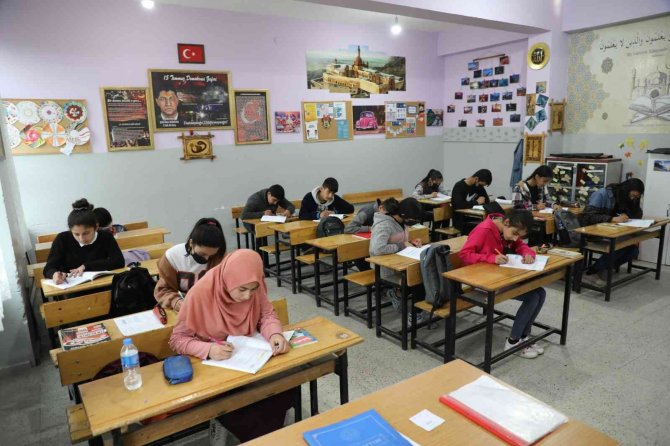 78 bin 711 yardımcı kaynak kitap paketi öğrencilere dağıtıldı