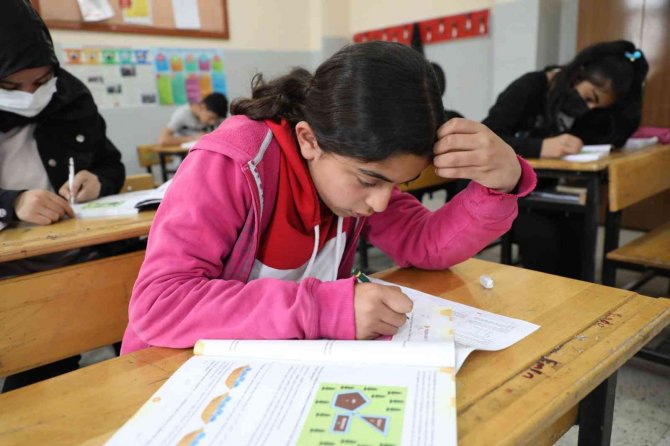 78 bin 711 yardımcı kaynak kitap paketi öğrencilere dağıtıldı