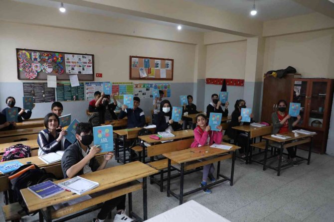 78 bin 711 yardımcı kaynak kitap paketi öğrencilere dağıtıldı