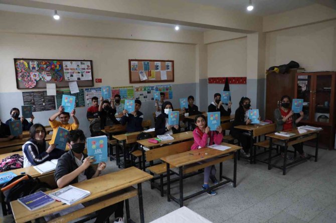 78 bin 711 yardımcı kaynak kitap paketi öğrencilere dağıtıldı