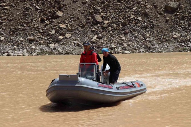 Dalgıçlar kaza sonrası kaybolan şahsı aramaya devam ediyor