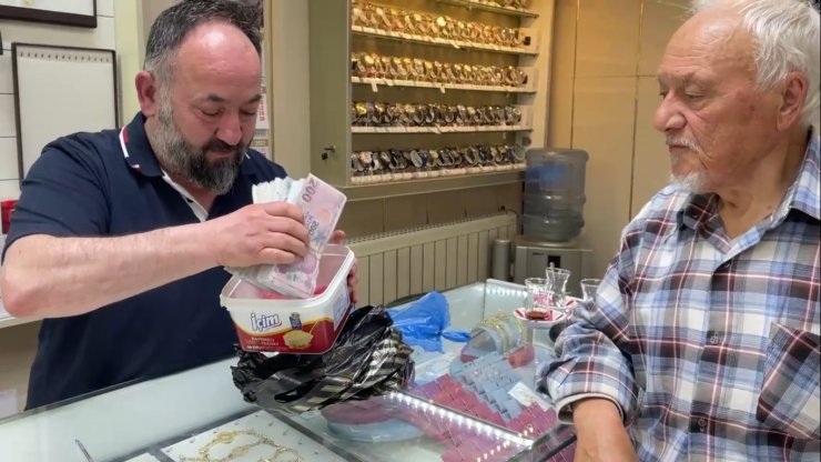 Dolandırıcıların oyununu bozan kuyumcu, yaşlı adamın 257 bin TL’sini kurtardı