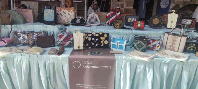 El emeği göz nuru çantalar satışa çıktı