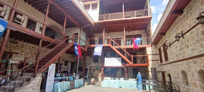 El emeği göz nuru çantalar satışa çıktı