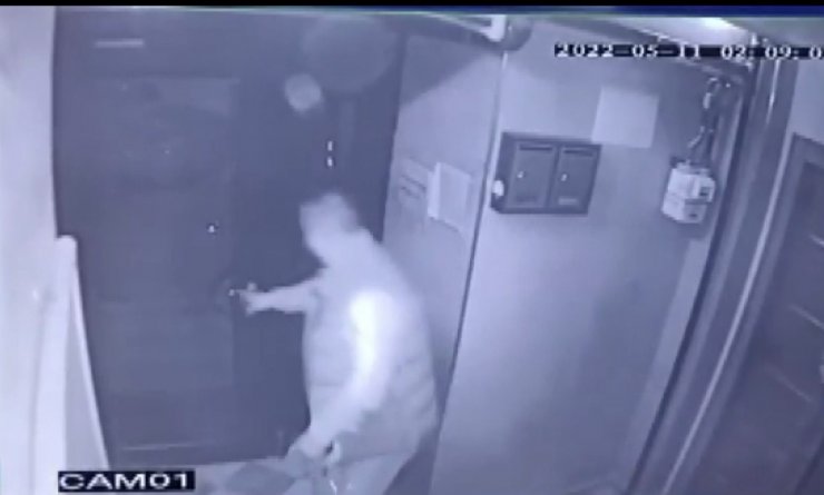 Evine gittiği eniştesini silahla vurdu