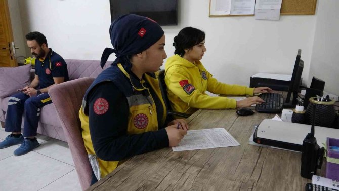 Hasta yakınları ambulansı kaçırmak istedi