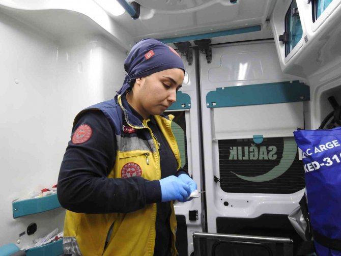 Hasta yakınları ambulansı kaçırmak istedi