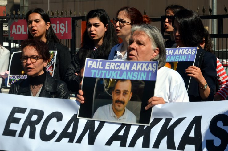 Kadın cinayeti davası: Annenin adliye önünde isyanı