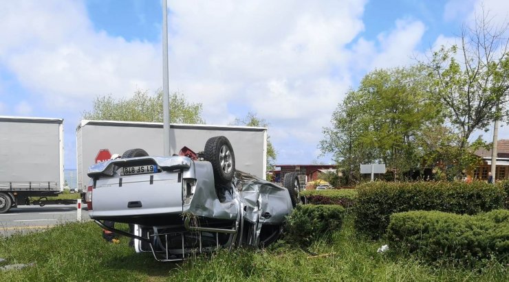 Kamyonetle çarpışan otomobil alev aldı: 2 yaralı