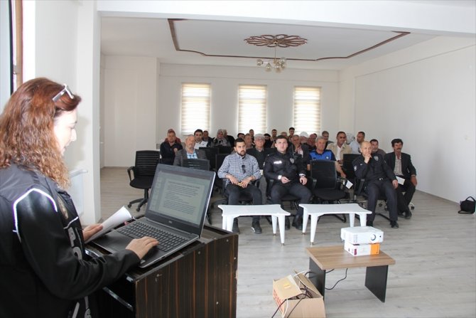 Yalıhüyük'te uyuşturucuyla mücadele konferansı verildi