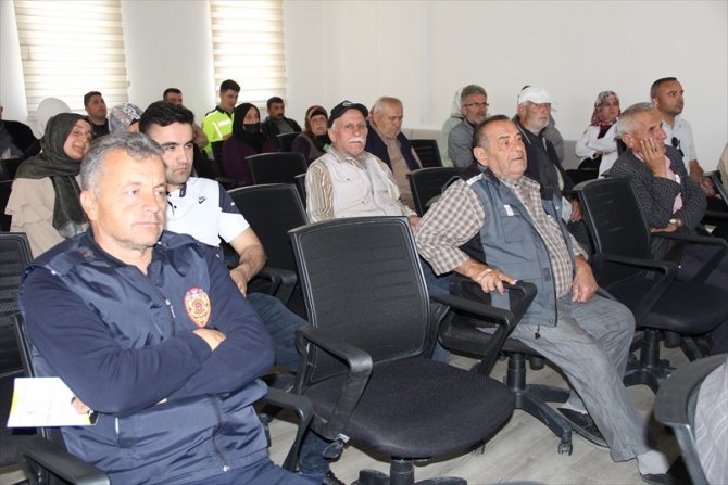 Yalıhüyük'te uyuşturucuyla mücadele konferansı verildi