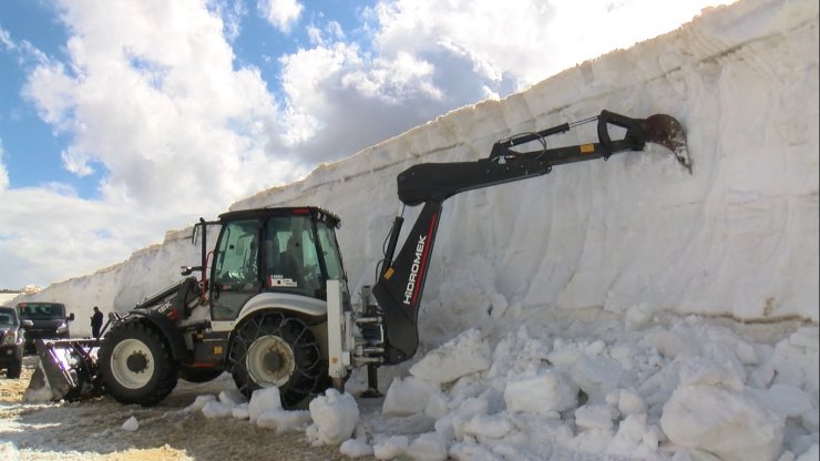 Mayıs ayında 5 metre karla mücadele