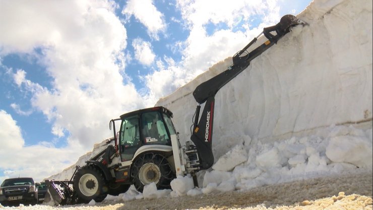 Mayıs ayında 5 metre karla mücadele