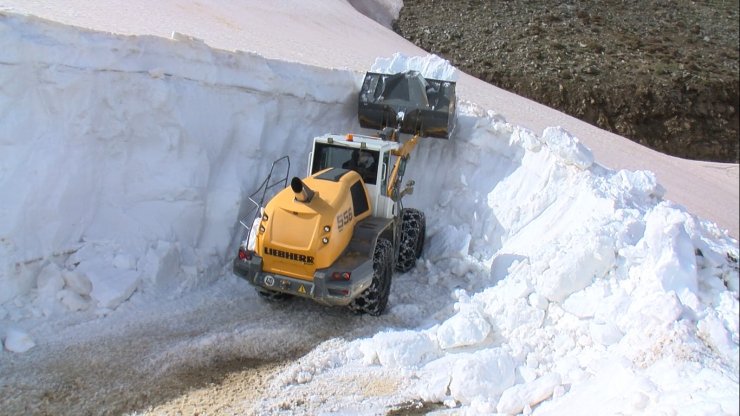 Mayıs ayında 5 metre karla mücadele