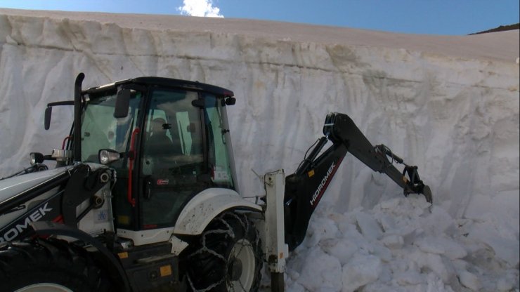 Mayıs ayında 5 metre karla mücadele