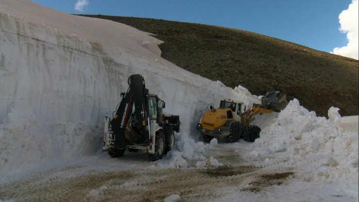 Mayıs ayında 5 metre karla mücadele