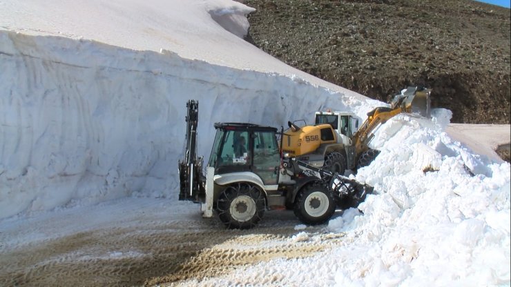 Mayıs ayında 5 metre karla mücadele