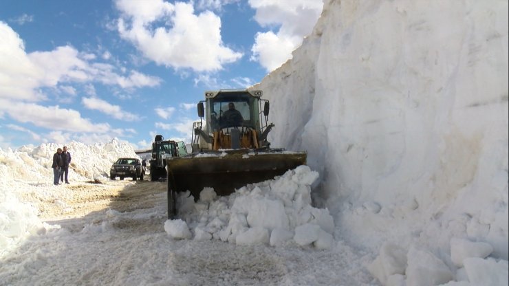 Mayıs ayında 5 metre karla mücadele