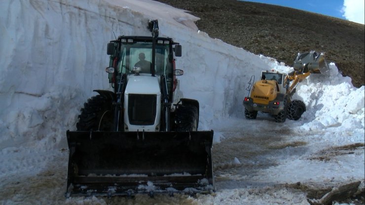 Mayıs ayında 5 metre karla mücadele