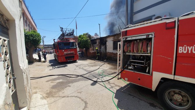 Metruk ev alevlere teslim oldu