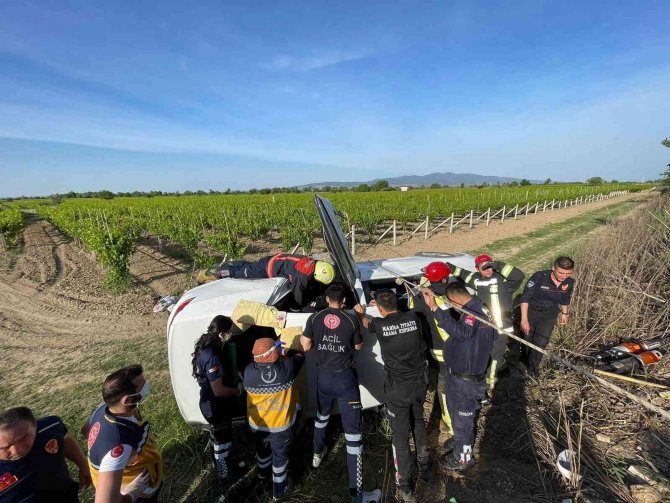 Otomobil şarampole devrildi: 4 yaralı