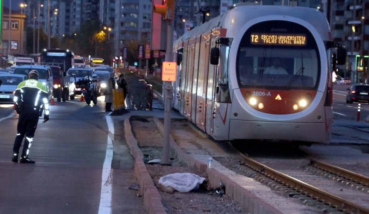 Otomobilin çarpıp kaçtığı bisikletli öldü