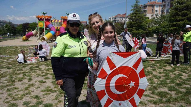 Polis ve jandarmadan öğrencilere uçurtma şenliği