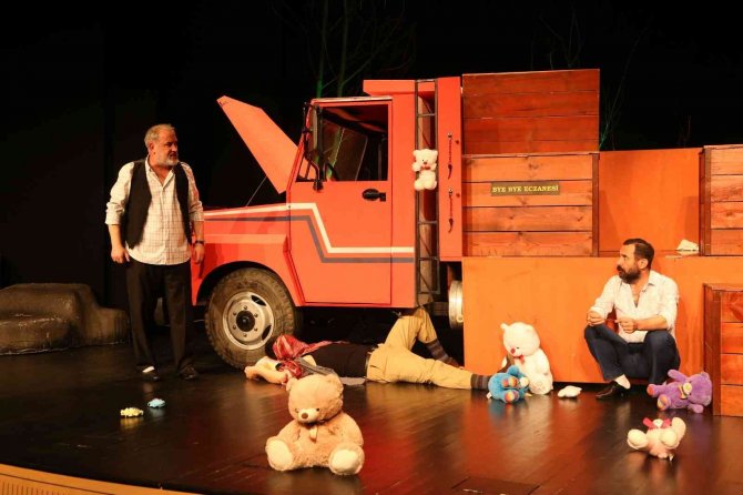 Sağlık çalışanlarına tiyatro morali