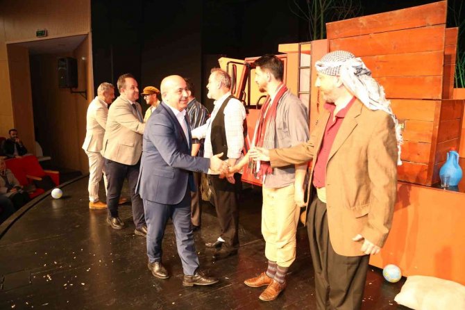 Sağlık çalışanlarına tiyatro morali